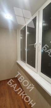 Остекление балкона и балконного блока профилем Rehau 60 и отделка панелями ПВХ